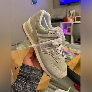 BRAND NEW New balance 574 green sneakers